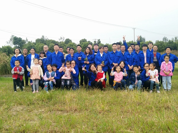 华承航包装开展户外烧烤聚餐活动